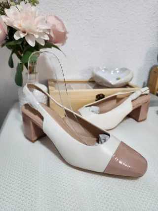 Zapatos de tacón slingback blanco y rosa