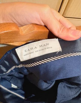 Traje azul con pantalón