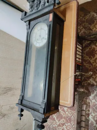 Reloj de péndulo antiguo