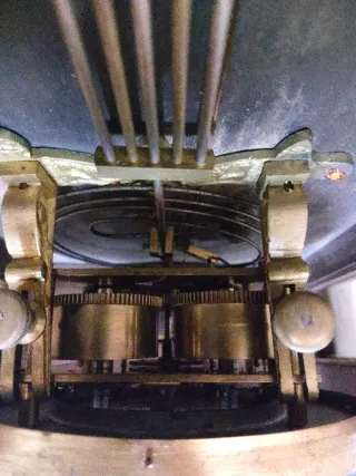 Reloj de péndulo antiguo