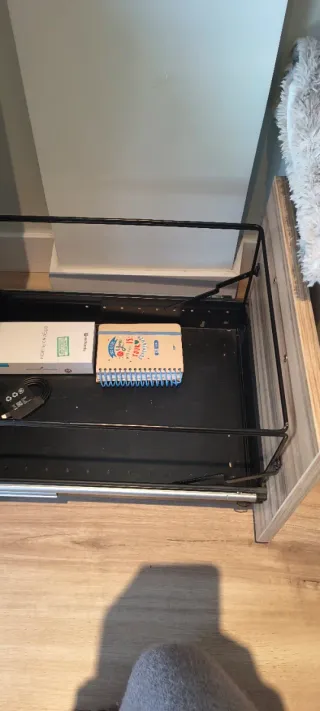 Escritorio de oficina madera y metal. Está en León