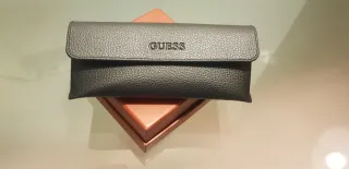 Gafas de sol Guess negras y grises