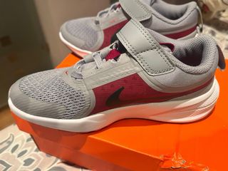 Zapatillas Nike niño gris y rojo