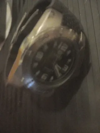 Reloj Negro y Dorado