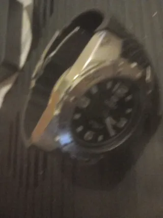 Reloj Negro y Dorado