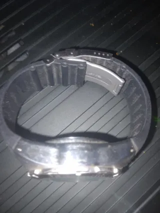 Reloj Negro y Dorado