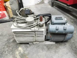 Bomba de vacío Leybold D16A