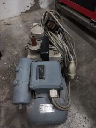 Bomba de vacío Leybold D16A