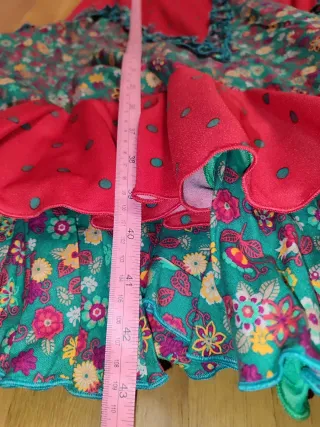 Falda flamenca roja con lunares verdes
