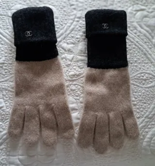 Elegante conjunto de guantes y calcetines de Chane