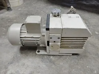 Bomba de vacío Leybold D4B