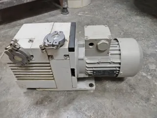 Bomba de vacío Leybold D4B