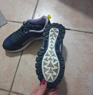 Scarpe sportive blu e viola