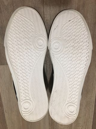 Zapatillas Fila Negras y Blancas