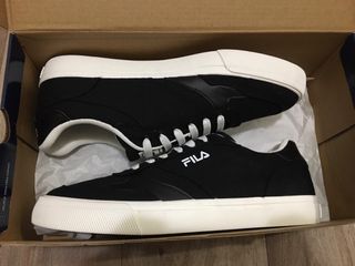 Zapatillas Fila Negras y Blancas