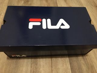 Zapatillas Fila Negras y Blancas