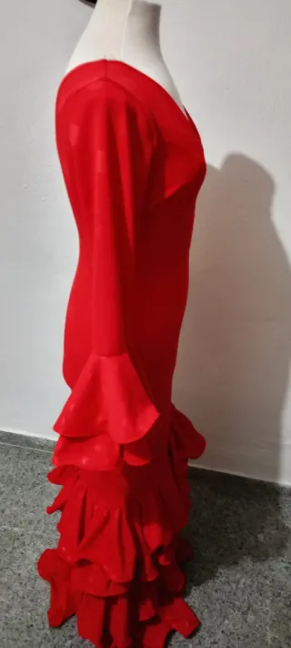 Traje de flamenca rojo con volantes