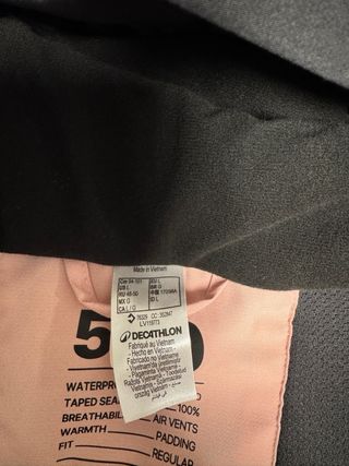 Los pantalones un poco rozado como se ve en lafoto