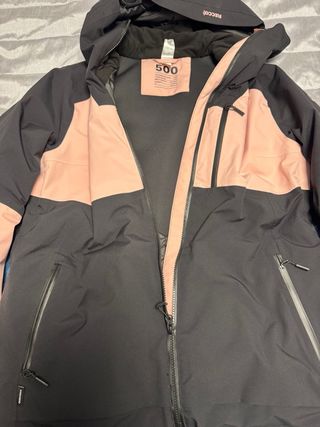 Los pantalones un poco rozado como se ve en lafoto