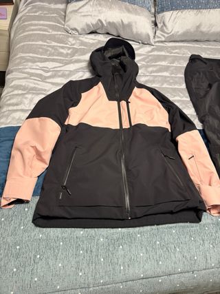 Los pantalones un poco rozado como se ve en lafoto