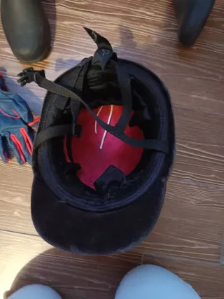 Conjunto equitación casco, botas y guantes