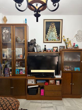 Mueble de salón madera y cristal