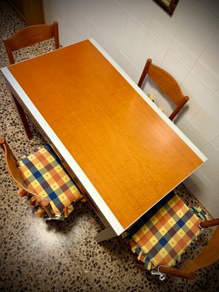 Mesa de cocina extensible + 4 sillas