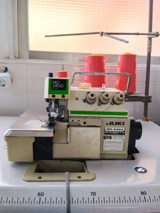 Máquina de coser JUKI MO-2404