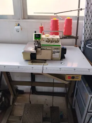 Máquina de coser JUKI MO-2404