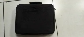 Maletín portátil Targus negro poco uso