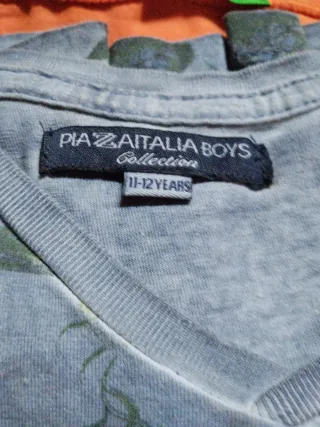 T-shirt con stampa pappagalli e foglie