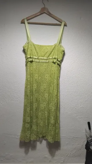 Vestido de fiesta verde con encaje