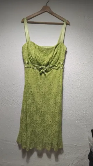 Vestido de fiesta verde con encaje