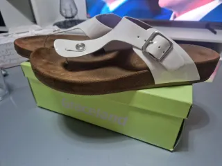 Sandalias blancas tipo Birkenstock