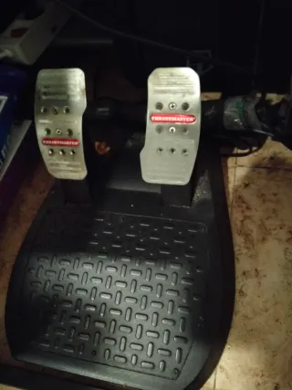 Volante e Pedali Thrustmaster T300 senza pedali130