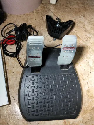 Volante e Pedali Thrustmaster T300 senza pedali130
