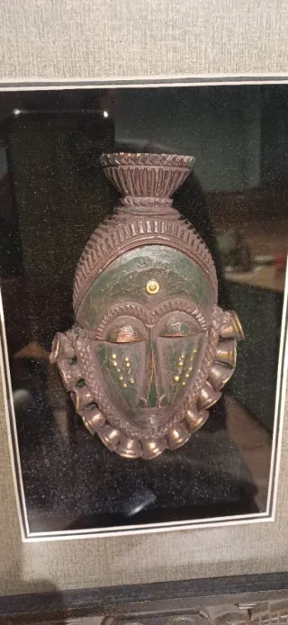 Máscara africana antigua decorativa