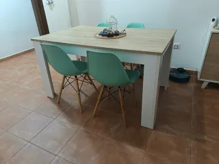 Mesa y 4 Sillas Comedor