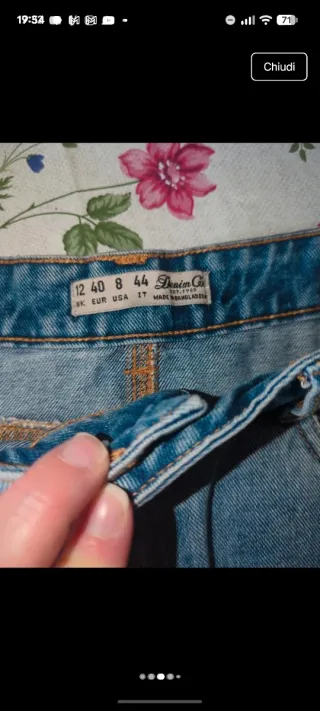 Minigonna in jeans strappata