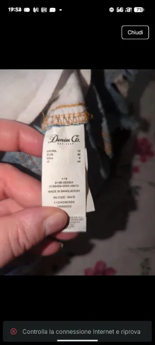 Minigonna in jeans strappata