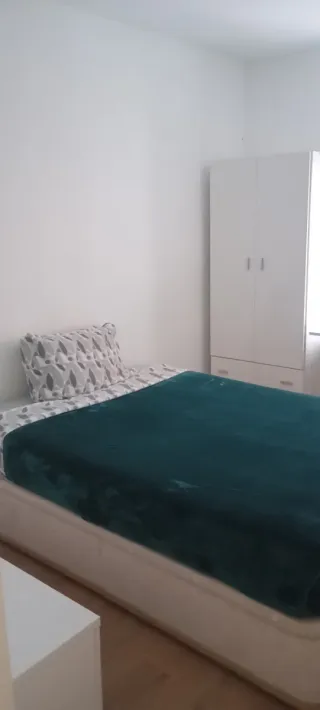 Alquilo Habitación para hombre.