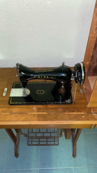 Máquina de coser ALFA vintage