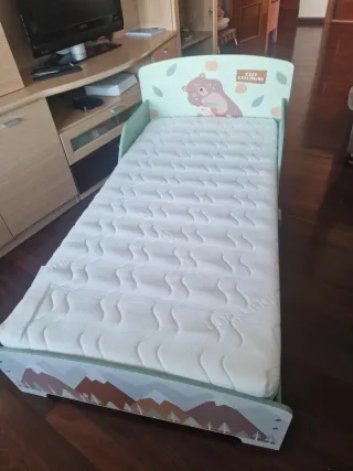 Cama infantil con colchón