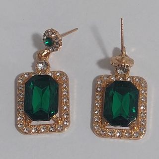 Conjunto collar, anillo y pendientes dorado y verd