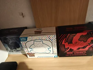 Cajas Pokémon TCG + Latas + Cartas Y más