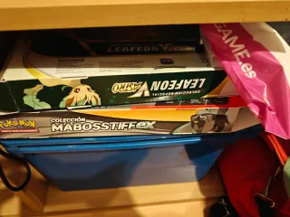 Cajas Pokémon TCG + Latas + Cartas Y más