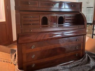 Escritorio clásico de madera