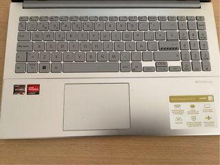 Portátil ASUS Vivobook Go 15 OLED con garantia