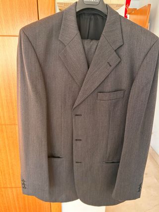 Traje gris