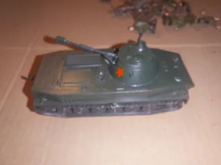 Soldatini di plastica e carro armato militare